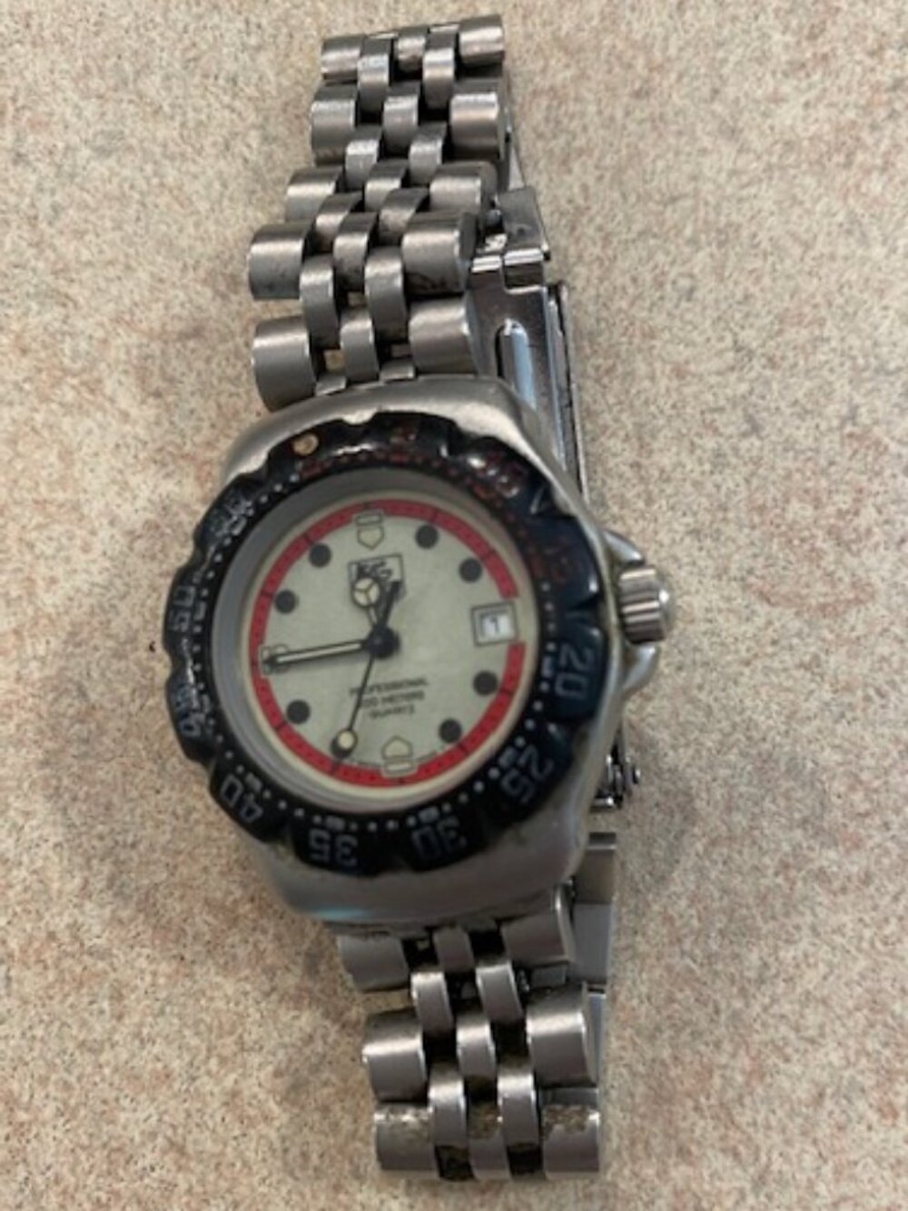 Vintage Tag Heuer Women's Black with Red Accents F1 Watch